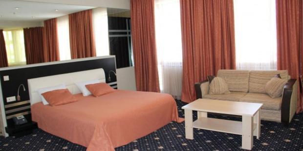 Hotel Villa Palace บาคูเรียนี ภายนอก รูปภาพ