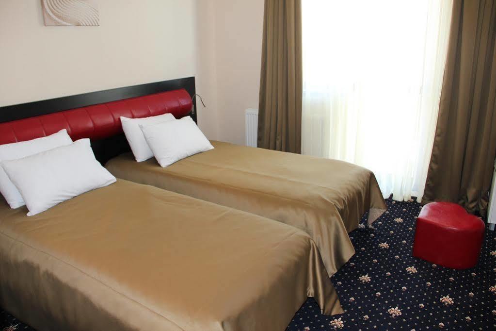 Hotel Villa Palace บาคูเรียนี ภายนอก รูปภาพ